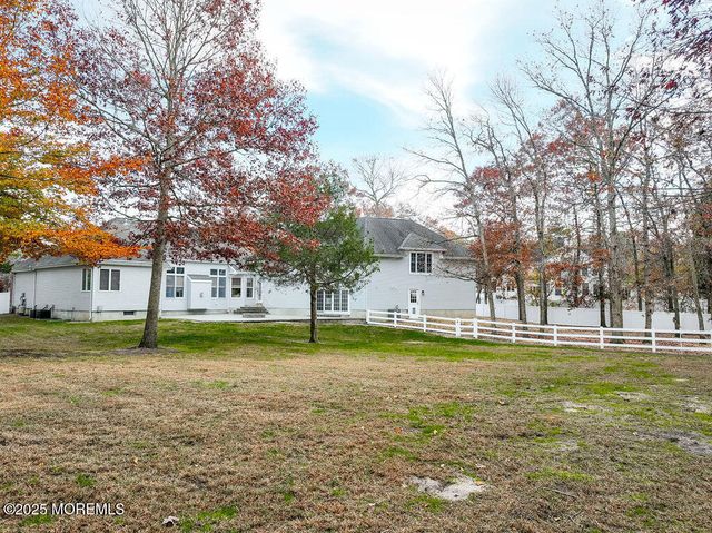 5 Popper Street, Manahawkin, NJ 08050