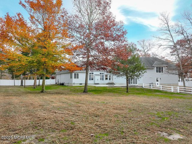 5 Popper Street, Manahawkin, NJ 08050