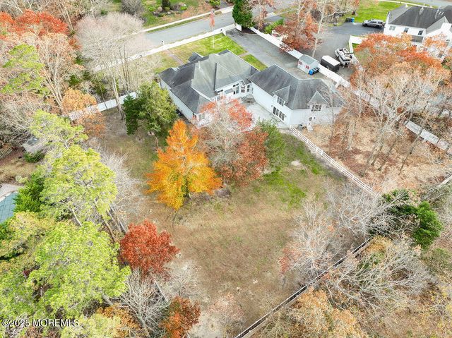 5 Popper Street, Manahawkin, NJ 08050