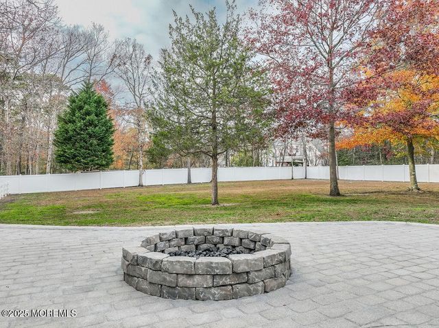 5 Popper Street, Manahawkin, NJ 08050