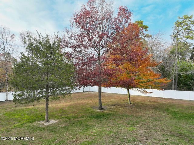 5 Popper Street, Manahawkin, NJ 08050