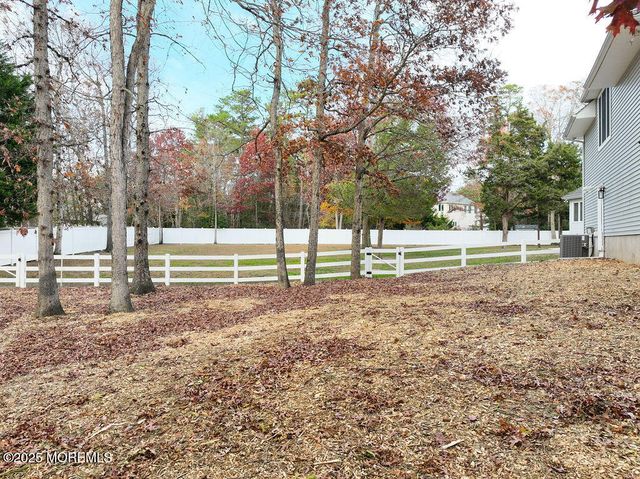 5 Popper Street, Manahawkin, NJ 08050