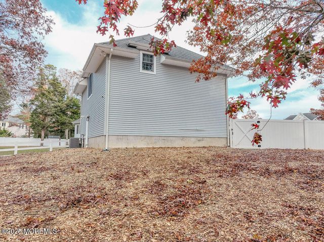 5 Popper Street, Manahawkin, NJ 08050