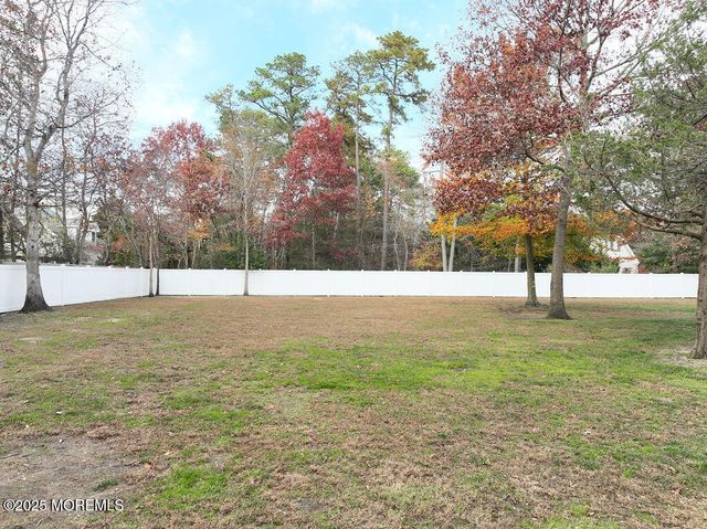 5 Popper Street, Manahawkin, NJ 08050