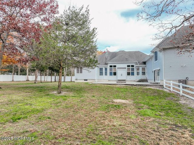 5 Popper Street, Manahawkin, NJ 08050