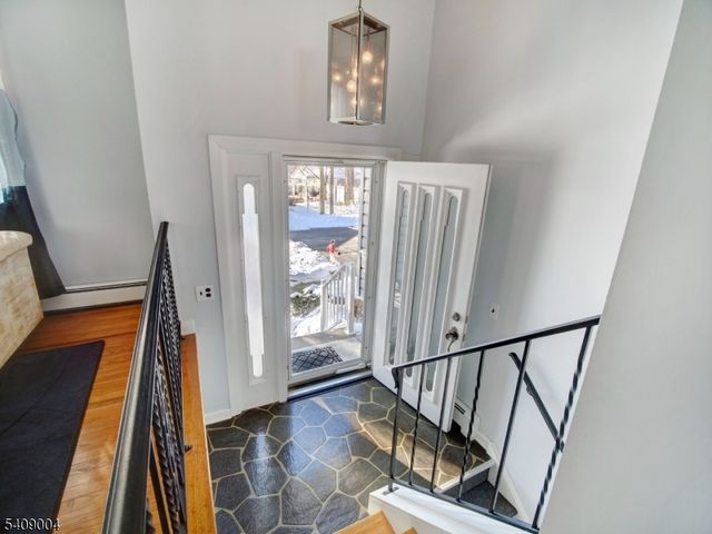 50 Cooper Ave, Roseland Boro, NJ 07068