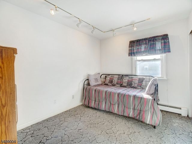 50 Cooper Ave, Roseland Boro, NJ 07068