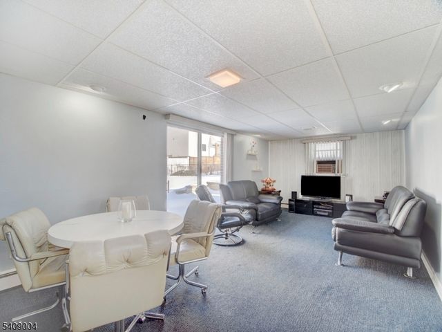 50 Cooper Ave, Roseland Boro, NJ 07068