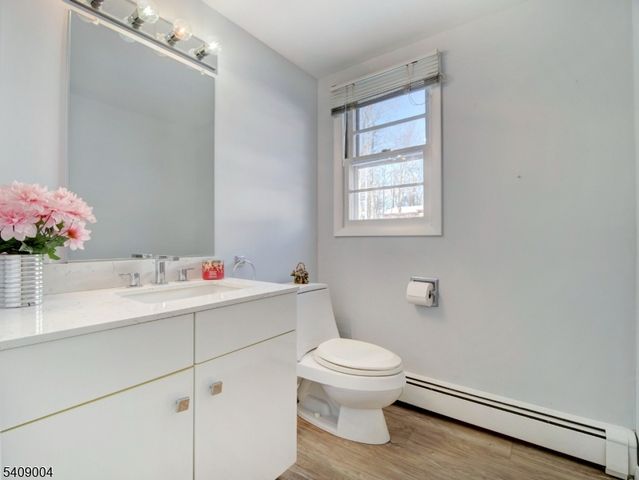 50 Cooper Ave, Roseland Boro, NJ 07068