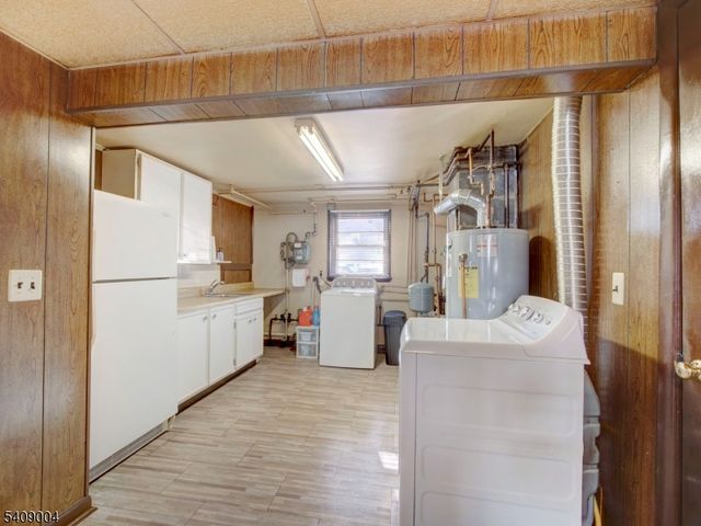 50 Cooper Ave, Roseland Boro, NJ 07068