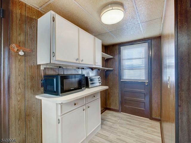 50 Cooper Ave, Roseland Boro, NJ 07068