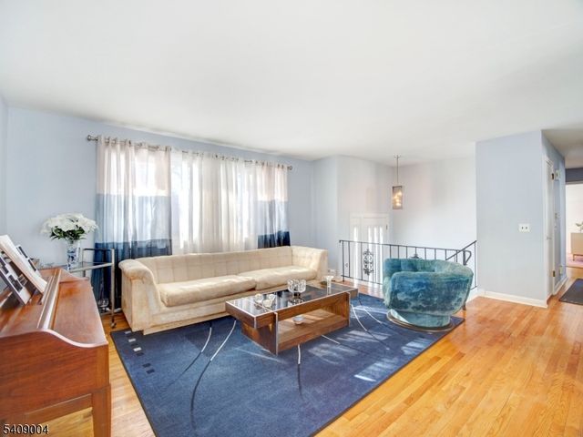 50 Cooper Ave, Roseland Boro, NJ 07068