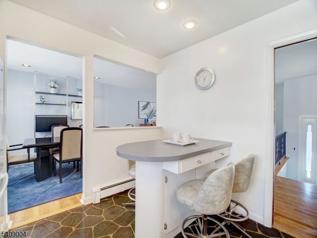 50 Cooper Ave, Roseland Boro, NJ 07068