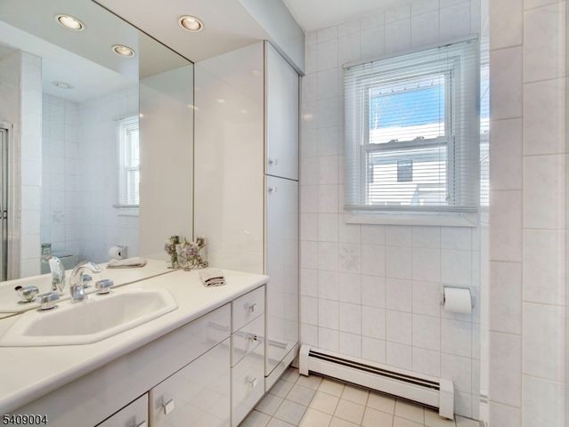 50 Cooper Ave, Roseland Boro, NJ 07068