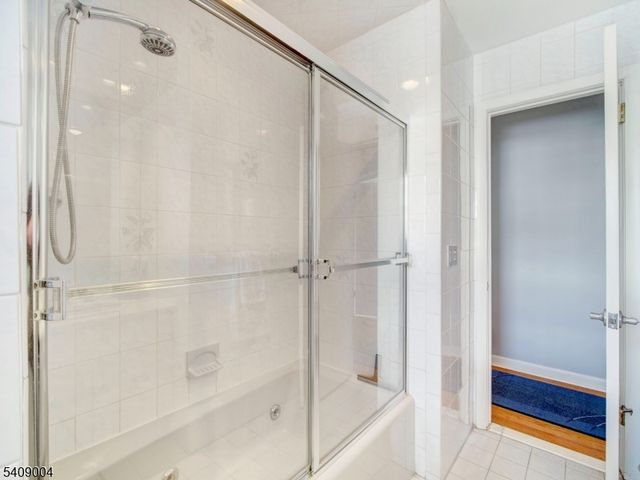 50 Cooper Ave, Roseland Boro, NJ 07068