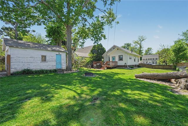 114 25th St Dr SE, Cedar Rapids, IA 52403
