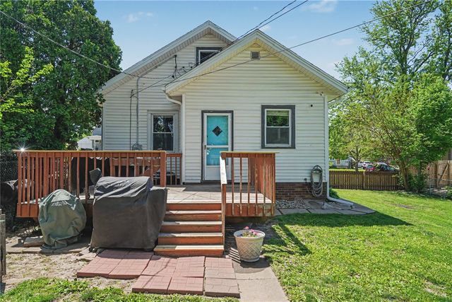 114 25th St Dr SE, Cedar Rapids, IA 52403