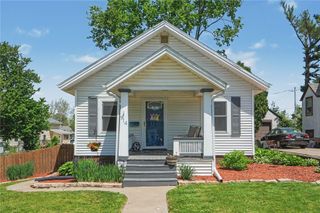 114 25th St Dr SE, Cedar Rapids, IA 52403