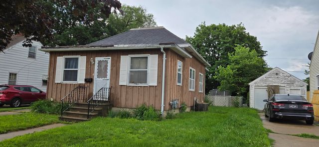 927 Newton Street, Waterloo, IA 50703