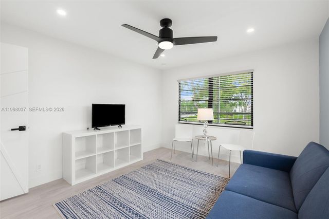 319 Preston H 319, Boca Raton, FL 33434