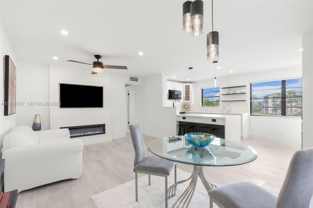 319 Preston H 319, Boca Raton, FL 33434