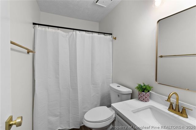 6870 Pin Oak Lane, Fayetteville, NC 28314