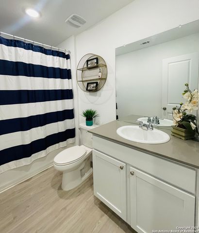 6948 Calcite Trl, Elmendorf, TX 78112