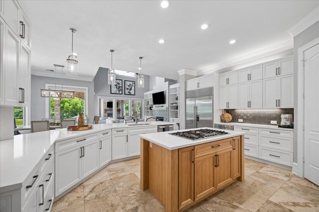 95 W Ambassador Bend, The Woodlands, TX 77382