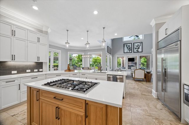 95 W Ambassador Bend, The Woodlands, TX 77382