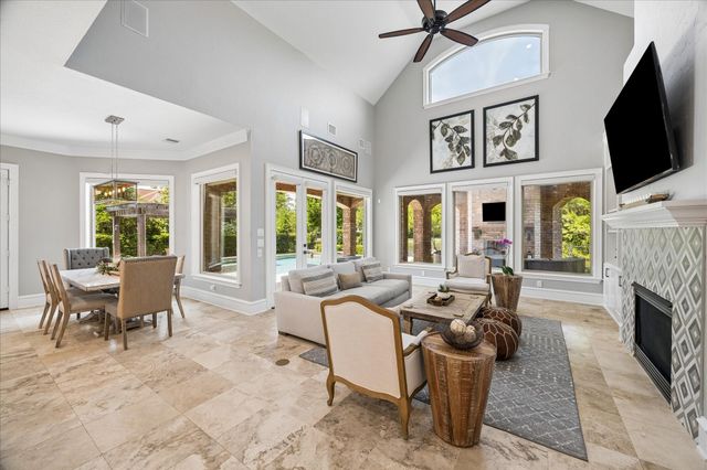 95 W Ambassador Bend, The Woodlands, TX 77382