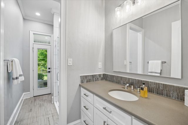 95 W Ambassador Bend, The Woodlands, TX 77382