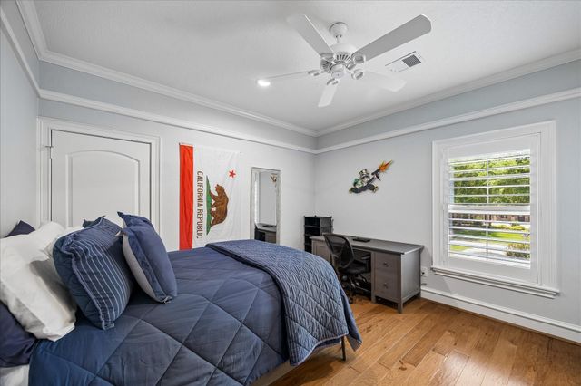 95 W Ambassador Bend, The Woodlands, TX 77382