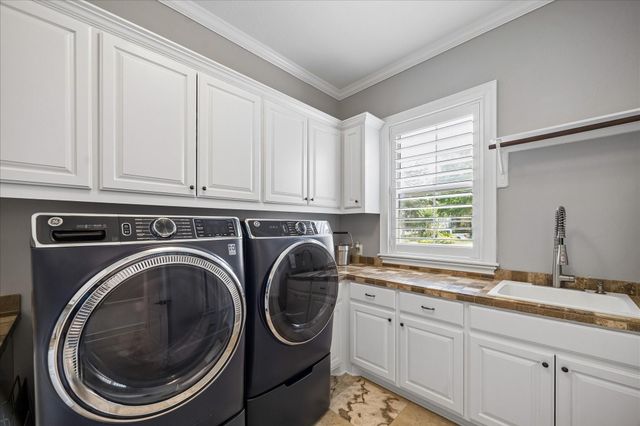95 W Ambassador Bend, The Woodlands, TX 77382