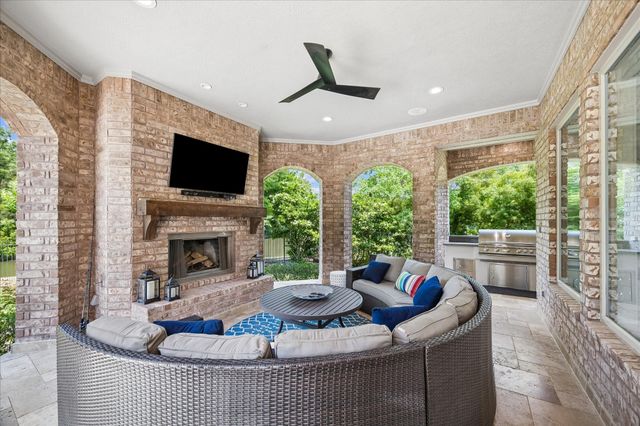 95 W Ambassador Bend, The Woodlands, TX 77382