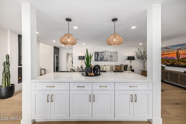 7770 E CAMELBACK Road 11, Scottsdale, AZ 85251