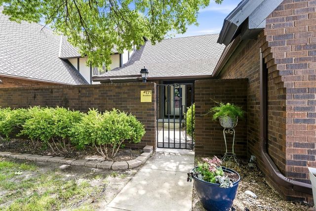 2025 N Broadmoor, Wichita, KS 67206