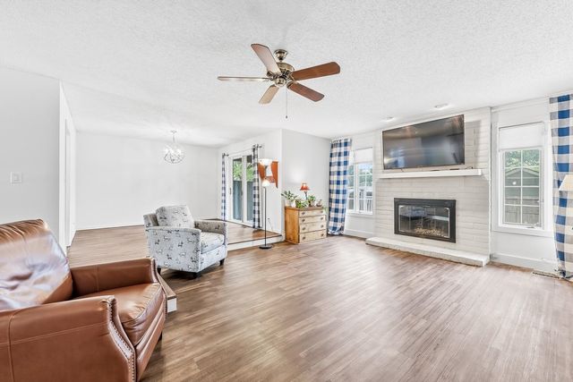 2025 N Broadmoor, Wichita, KS 67206
