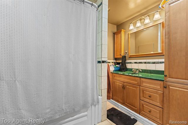 25673 Ford Street, Roseville, MI 48066