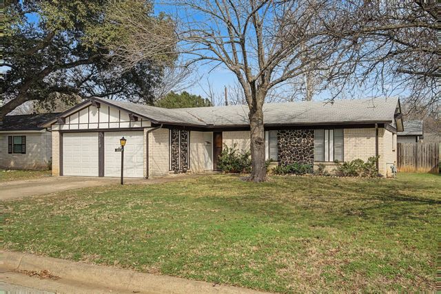 7449 Beaty Street, Fort Worth, TX 76112