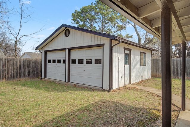 7449 Beaty Street, Fort Worth, TX 76112