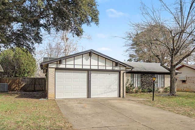 7449 Beaty Street, Fort Worth, TX 76112