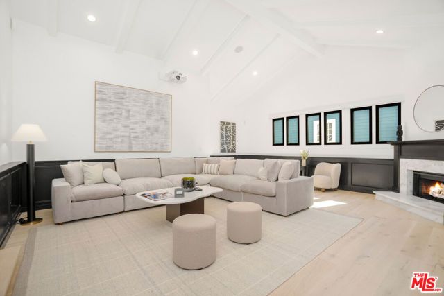 4608 Westchester Drive, Woodland Hills (los Angeles), CA 91364