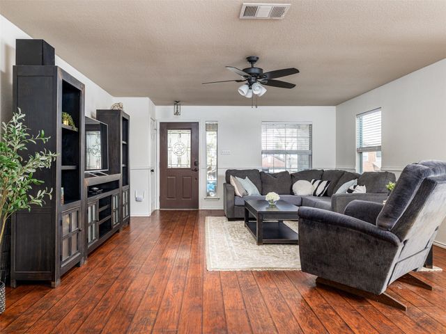 109 Killian LOOP, Hutto, TX 78634