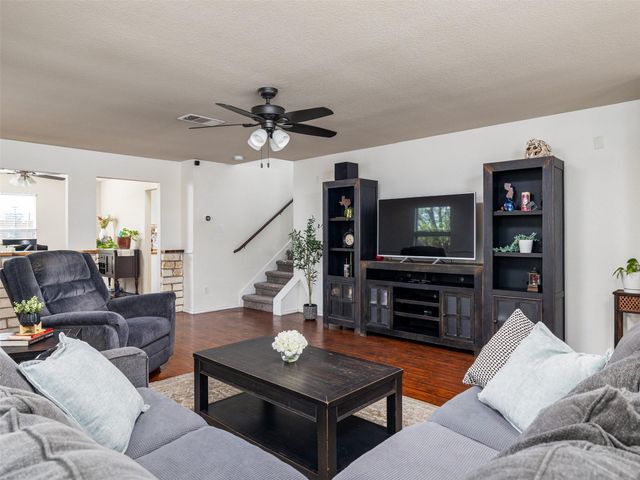 109 Killian LOOP, Hutto, TX 78634