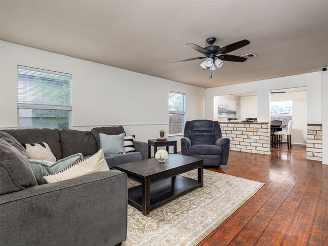 109 Killian LOOP, Hutto, TX 78634