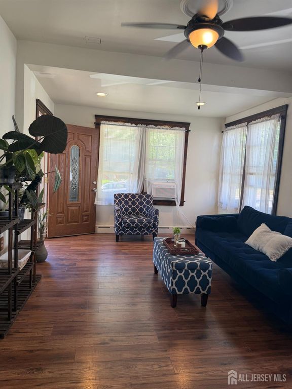 433 S 8th Avenue S, Highland Park, NJ 08904