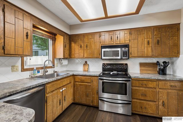 2127 Mayfair Drive, Omaha, NE 68144