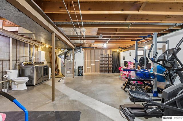 2127 Mayfair Drive, Omaha, NE 68144