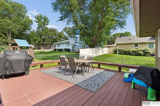 2127 Mayfair Drive, Omaha, NE 68144
