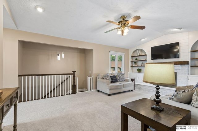 2127 Mayfair Drive, Omaha, NE 68144